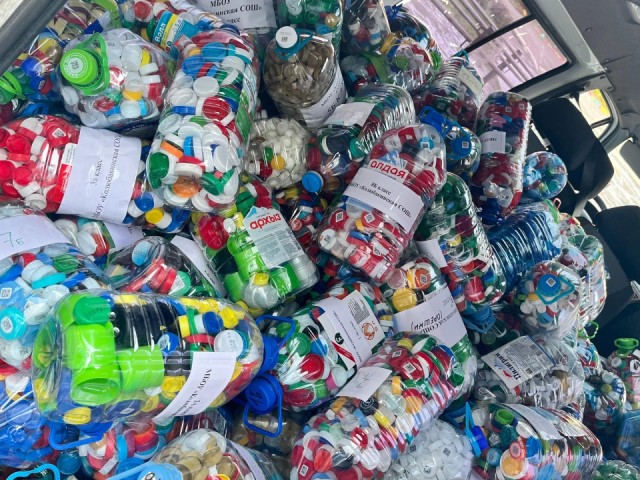 Необычный рекорд: дети из Рузского округа превратили крышки в шанс для природы