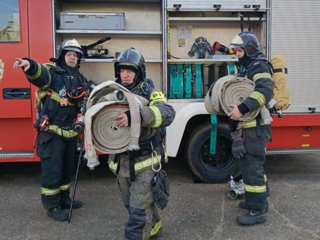 Пожар — только по сценарию: как огнеборцы разыграли драму с эвакуацией и спасением на промышленном предприятии Ступина