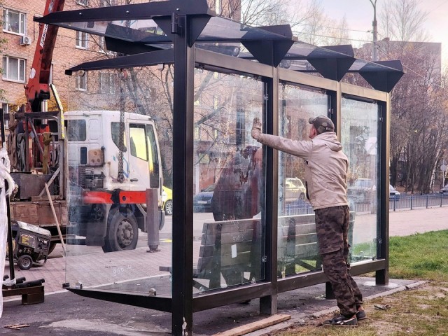 В Реутове установили новую автобусную остановку рядом с Гимназией