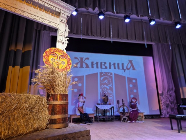 Певцы и танцоры Подмосковья в национальных костюмах продемонстрировали свои таланты в Орехово-Зуеве