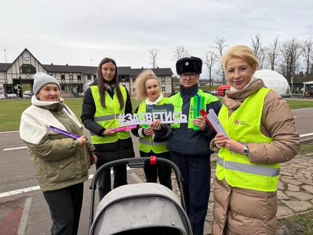 Яркий аксессуар для спасения жизни детей: в Одинцове прошел необычный дорожный патруль
