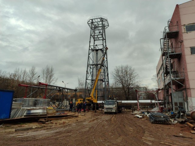 Кран, мороз и металл: как строят самую современную трубу на котельной в Реутове