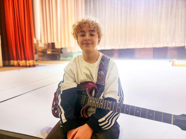 Талантливый музыкант из Серпухова заявил о себе на «Новой волне» и «Нашем поколении»