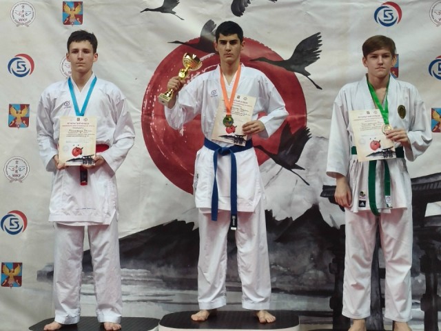 Воспитанники спортшколы единоборств привезли в Коломну Кубок по каратэ
