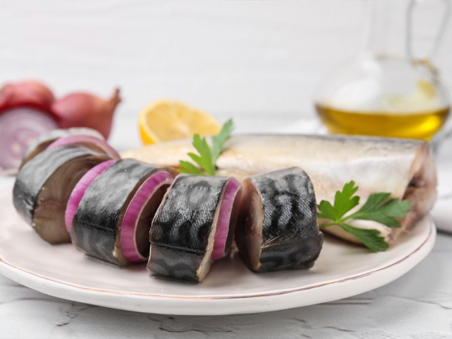 Главное — не рассол: шеф-повар из Котельников раскрывает секрет малосольной скумбрии