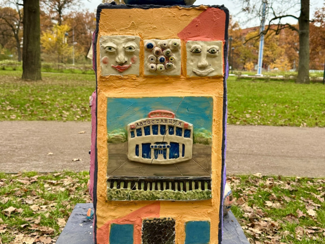 Историю наукограда в керамических скульптурах можно увидеть во Фрязинском лесопарке