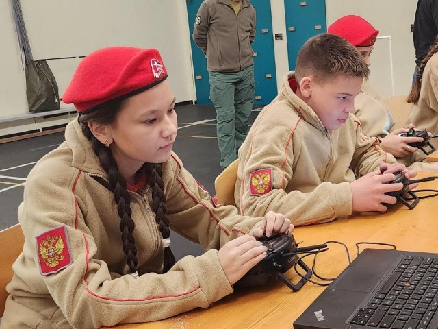 Юнармейцы Истры научились управлять беспилотниками на мастер-классе