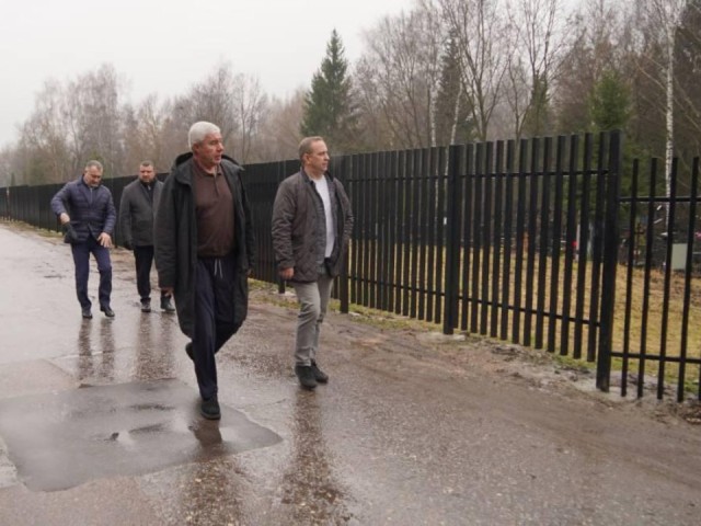 От старых заборов до новых зон отдыха: в Подольске преобразили два главных кладбища