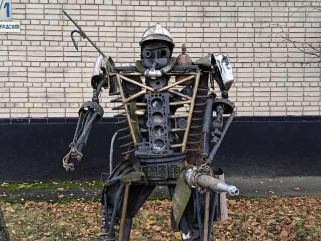 Терминатор-пожарный «заступил» на дежурство в Королеве