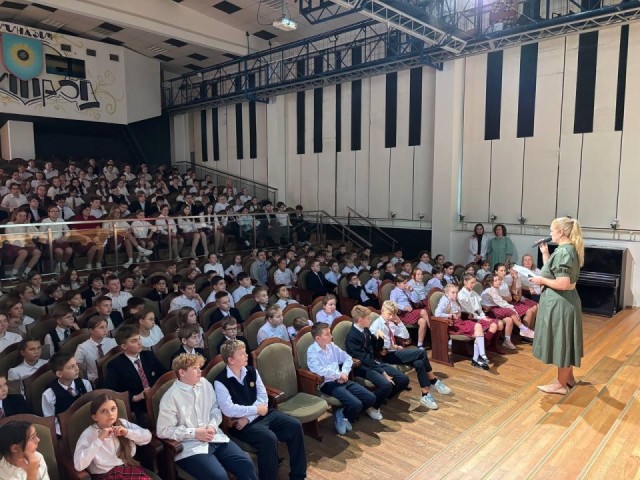 Подростки vs мифы о диетах: в Дмитрове врачи развенчивают фейки и учат здоровому образу жизни