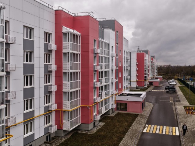 Жильцы ветхих домов справили новоселье в пятиэтажках на Шаховском проезде