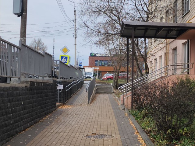 Подняться без труда: современный пандус построили к детской поликлинике в Истре