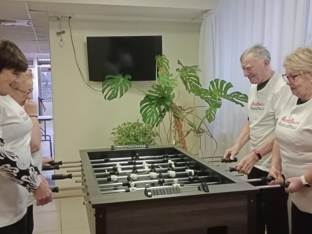 Мяч легкий, а польза огромная: как в Луховицах пенсионеры покоряют новый вид спорта