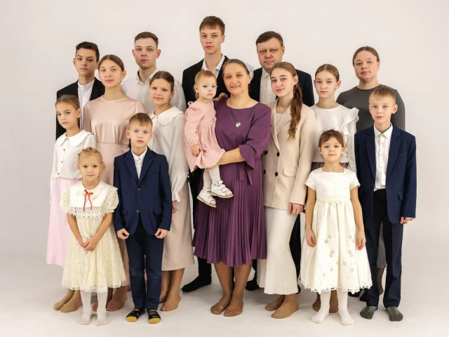 Вера, Надежда, Любовь и еще 11 детей: семья Шведовых из Наро-Фоминска получила высшую награду