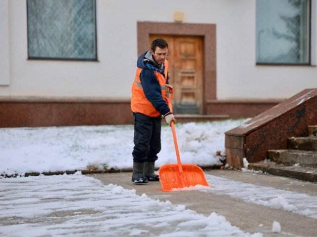 Полсотни машин против ночной метели: как в Волоколамске справились с последствиями снегопада