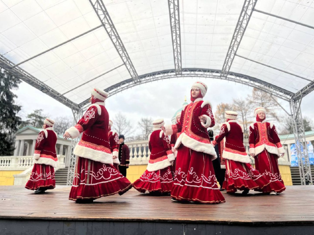 Более 20 коллективов выступили в «Архангельском» в День народного единства