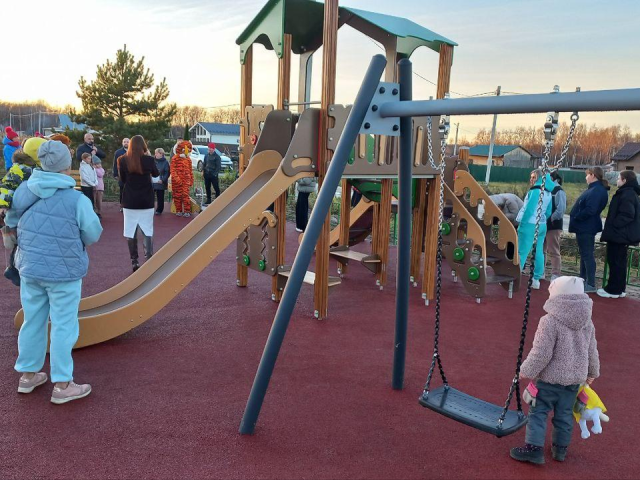 На Солнечной возле домов многодетных семей открыли новую детскую площадку