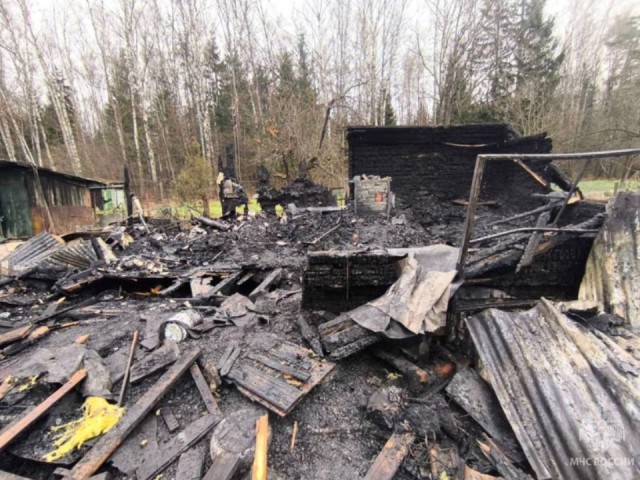 Пожарные ликвидировали возгорание на даче в СНТ «Вельяминово-ЗИЛ-2»