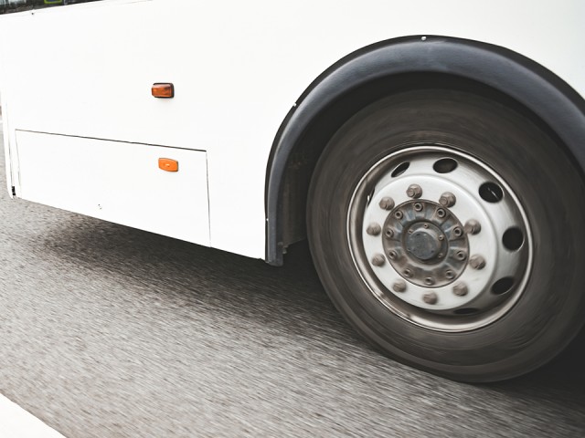 Потерял на ходу: у московского автобуса отлетело колесо в Красногорске