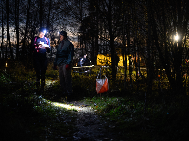 Ночные забеги: как фрязинцев учат ориентироваться в темном лесу