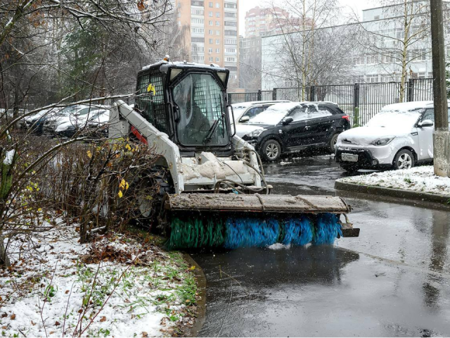 Коммунальщики Подольска оперативно устранили последствия первого снегопада
