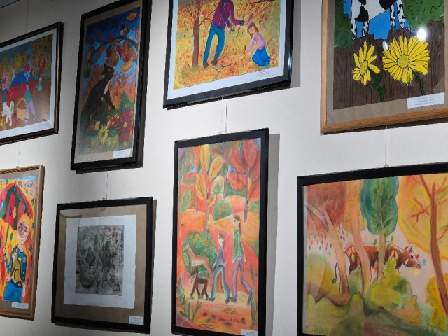 Не видны следы кисти: художник Юрий Арсенюк передал Подольскому выставочному залу уникальную картину