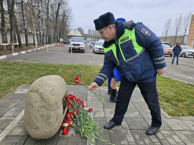 «В память о жертвах ДТП»: в Можайске установили знак скорби по погибшим в авариях