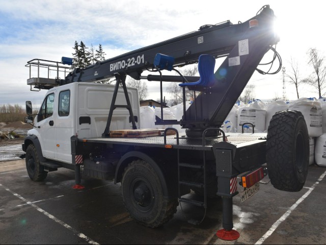 Коммунальщики Лотошина получили новую автовышку