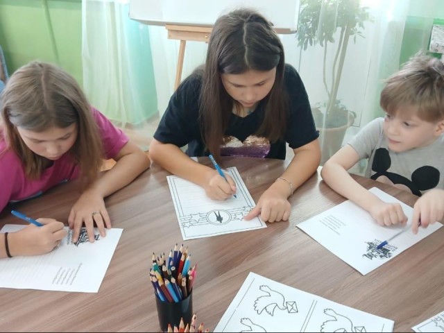 Маленькие руки — большая поддержка: как дети из Орехово‑Зуева помогают бойцам СВО