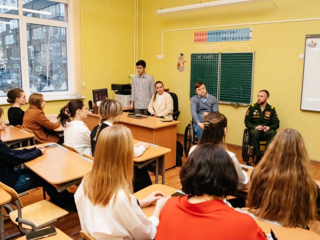 Герои среди нас: «Урок Мужества» провели для  инвалидов-колясочников и семей участников СВО