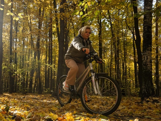 Сезонная хандра: инструкция по выживанию. Что делать, если осень давит на психику?
