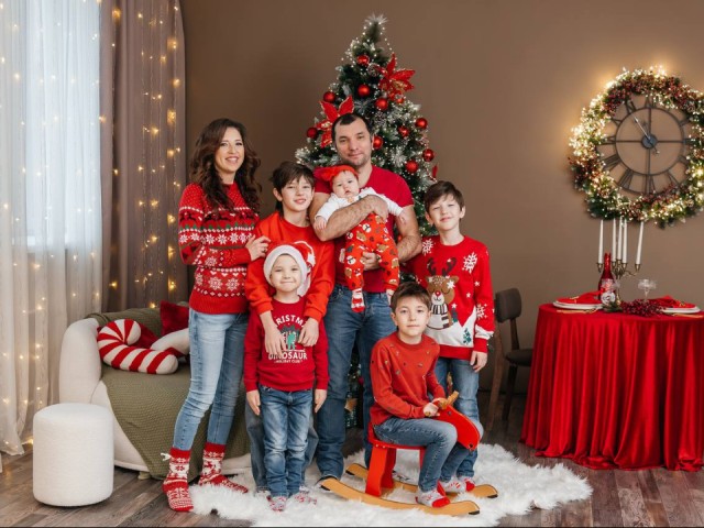 «Быть родителями — титанический труд»: многодетная семья из Сергиева Посада удостоена госнаграды