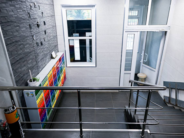 Жители Мытищ оформили один из лучших подъездов Подмосковья