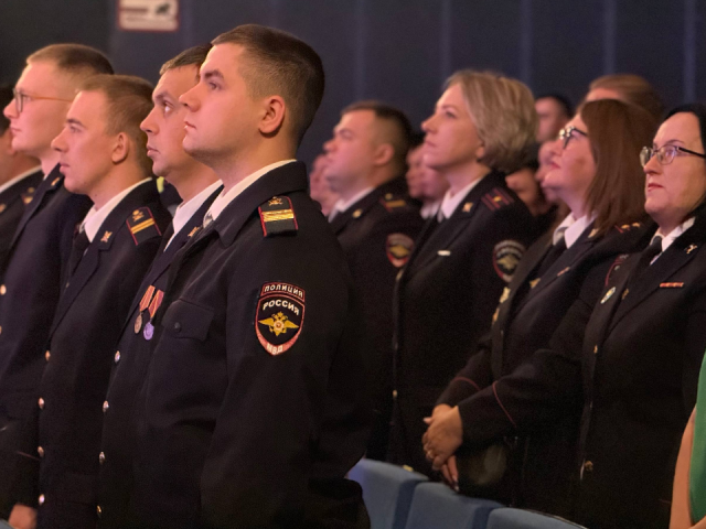 Верные присяге и делу: в Можайске со сцены поздравили полицейских с профессиональным праздником