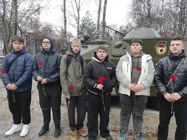 Мемориал как учебник: бронницкие учащиеся прикоснулись к живой истории на Дне Призывника