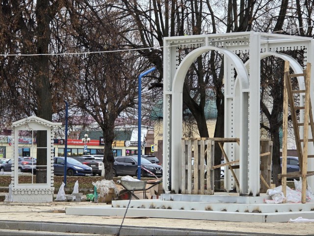 Фотозону с резной аркой установят для молодоженов в сквере им. адмирала Горшкова