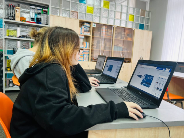 Мастера по автоматизации за день: школьники собрали схемы и написали программы