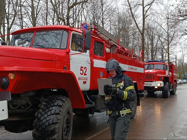Что делать при обнаружении забытых вещей: школьникам из Каширы рассказали о профессии спасателя