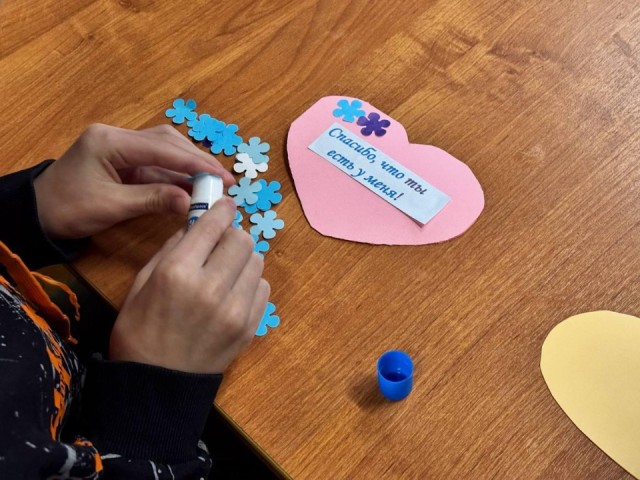 Признание маме: игры и мастер-класс ко Дню матери провели в Подольске для детей из пунктов временного размещения