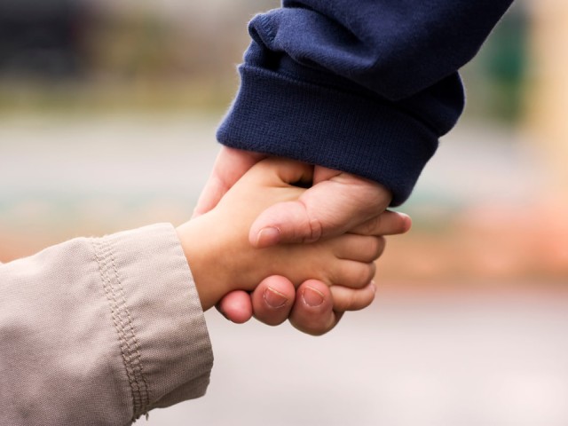 В Малаховке ищут мужчину, который пристает к детям на улице