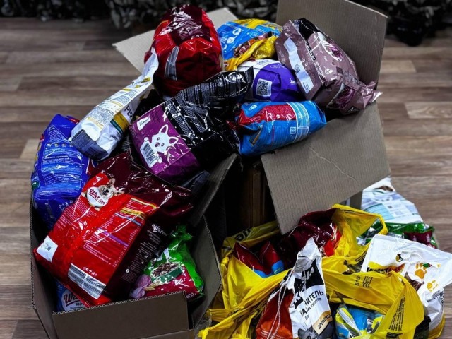 В центре Подольска выросла гора корма, собранная волонтерами за считаные дни акции