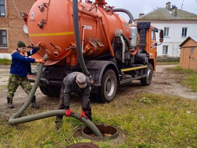 Коммунальщики закончили чистку сетей: какие привычки жителей чаще всего вызывают потопы