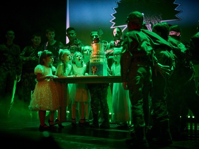 От владения ножом до парашюта: чему научили химкинских подростков в клубе «Сова»