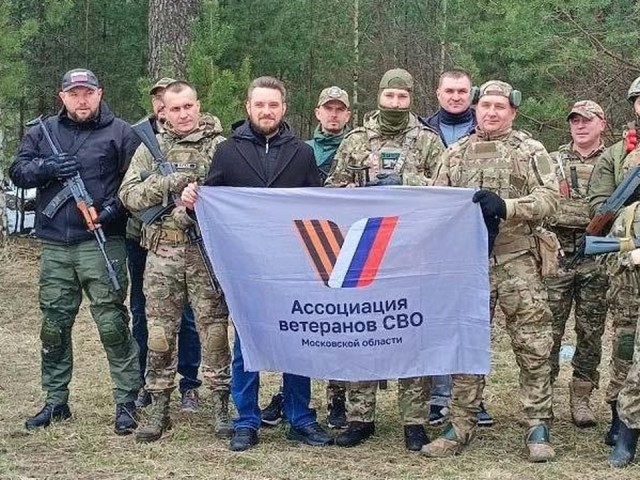 Почему уроки ветеранов СВО в Раменском собирают все больше молодежи: как прошла начальная военная подготовка