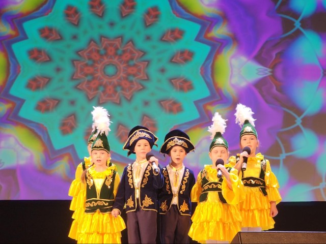 Школьники Супонева стали победителями окружного фестиваля «Все флаги в гости к нам»