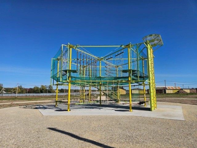 Приключения на сеновале: в Луховицах открылся веревочный парк со скалодромом, где и взрослые могут почувствовать себя деревенскими сорванцами