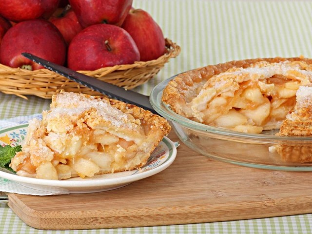 Домашний яблочный пирог стал хитом среди кулинаров Подмосковья