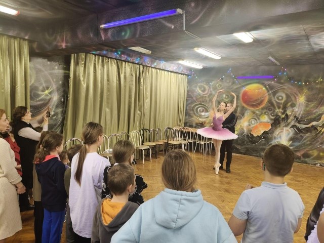 «Пуанты надежды» в Подольске: студенты балетной академии подарили детям из зоны СВО сказку