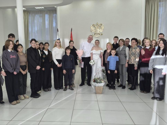 В Серпухове устроили экскурсию в ЗАГС: подростки узнали, как правильно работать с семейными документами и для чего они нужны