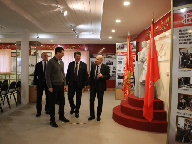 Полпреду президента Щеголеву показали убранство дома-музея маршала Чуйкова